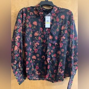 Jessica Simpson shirt. ⭐️